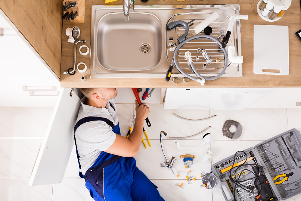 Plombiers, chauffagistes, installation, maintenance est entretien d’équipements sanitaires et thermiques